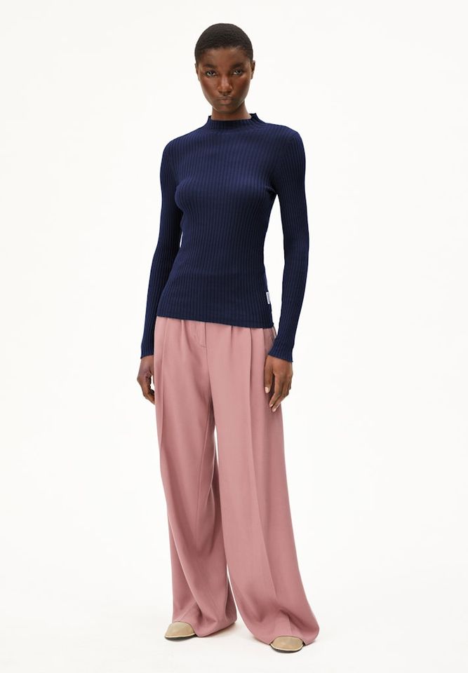 Rippstrick Alaania tinted navy von Armedangels