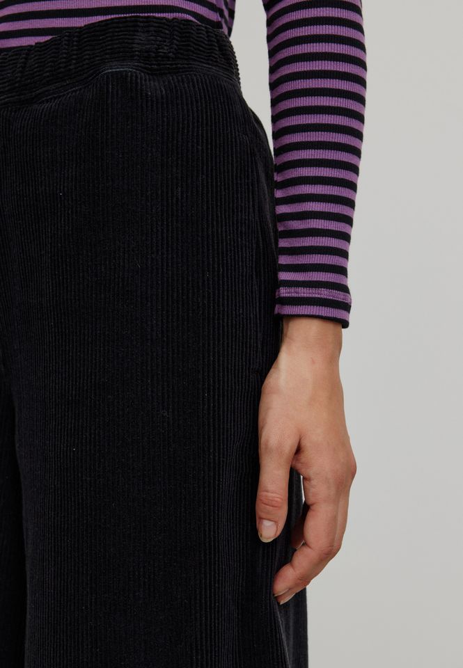 Hose Protea black von recolution