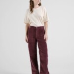 Hose Workwear Vara Corduroy fig von Dedicated. Hose Workwear Vara Corduroy fig von Dedicated.