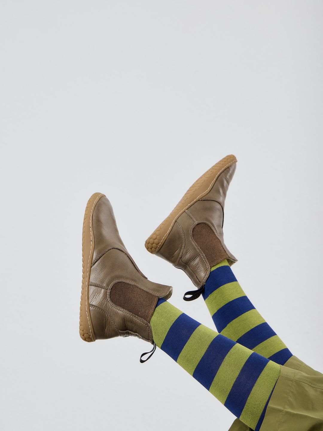 Barfuss Chelsea Bootie Kim Nappa taupe von Grand Step Shoes