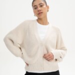 Rippstrick Cardigan Bhuma cream melange von MELAWEAR