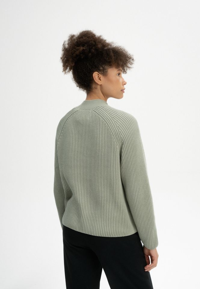 Stehkragenpullover Analah green clay von MELAWEAR