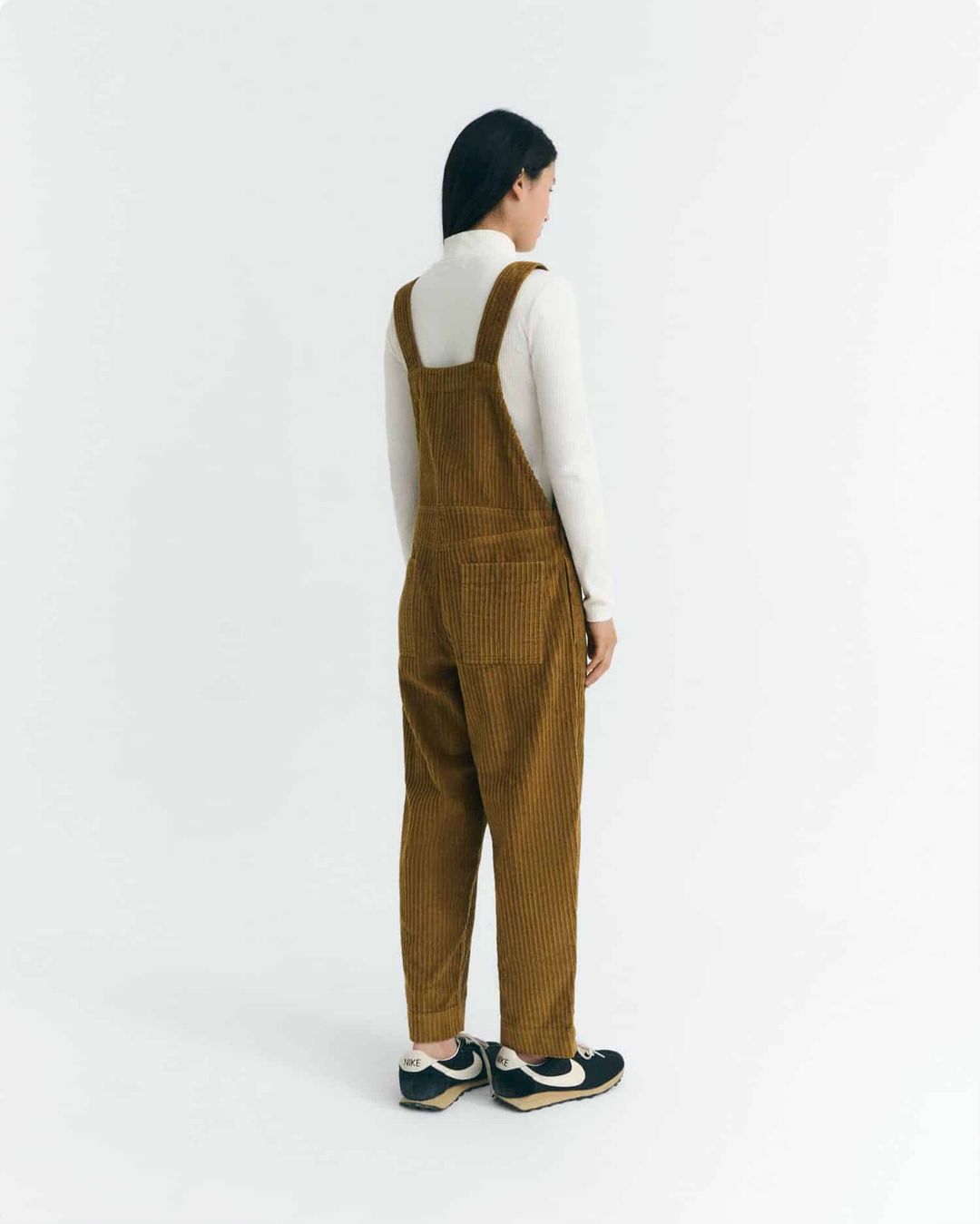 Latzhose Luz Cord brown von Thinking MU