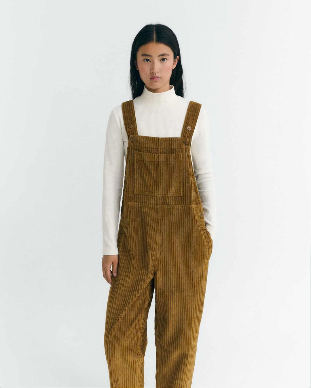 Latzhose Luz Cord brown von Thinking MU