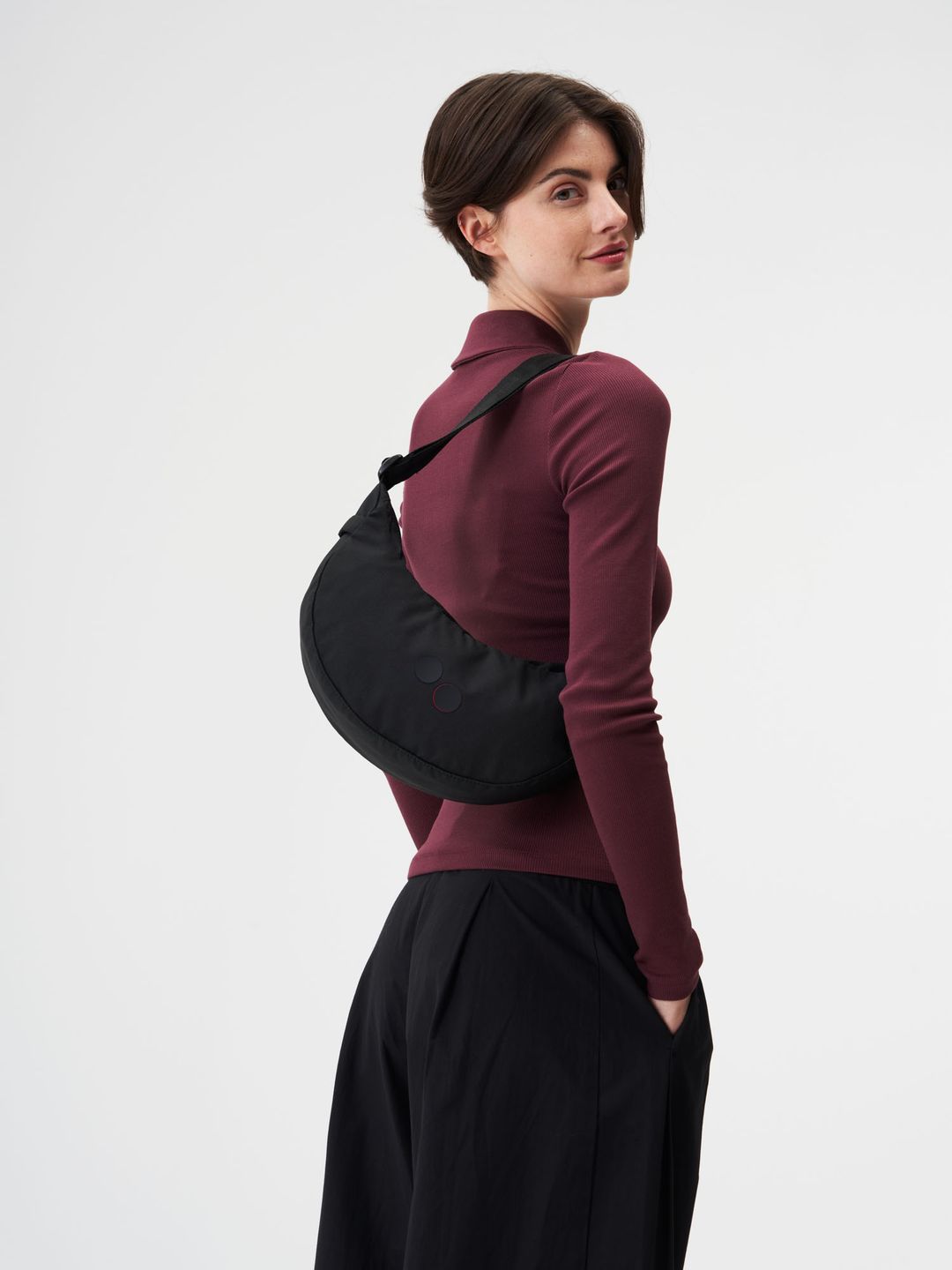 Tasche Krumm Klein rooted black von pinqponq