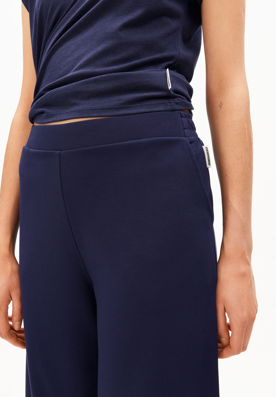 Hose Himaari tinted navy von Armedangels