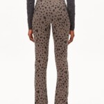 Leggings Leo Rehmaa walnut cream von Armedangels