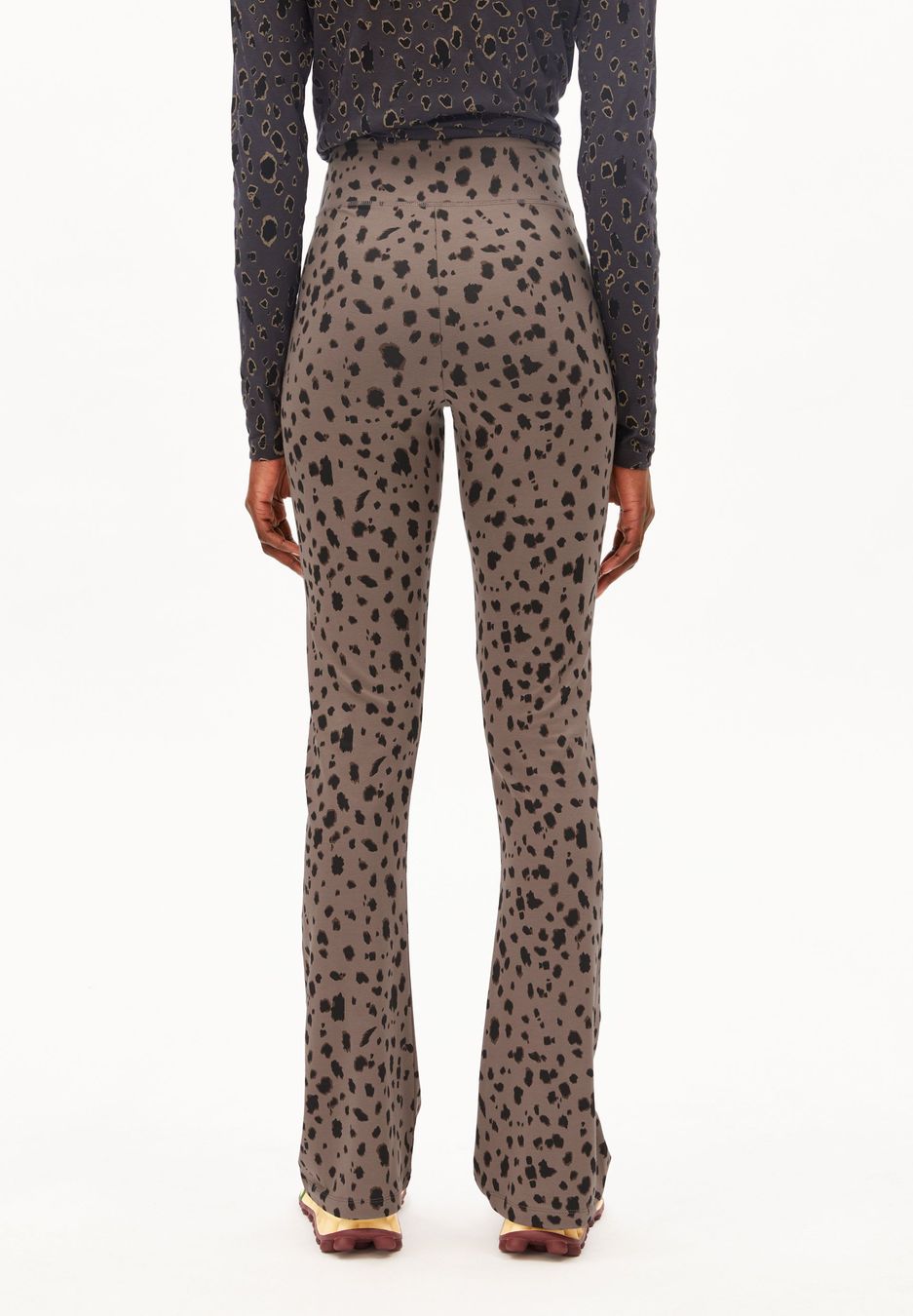 Leggings Leo Rehmaa walnut cream von Armedangels