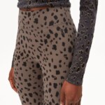 Leggings Leo Rehmaa walnut cream von Armedangels