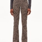 Leggings Leo Rehmaa walnut cream von Armedangels