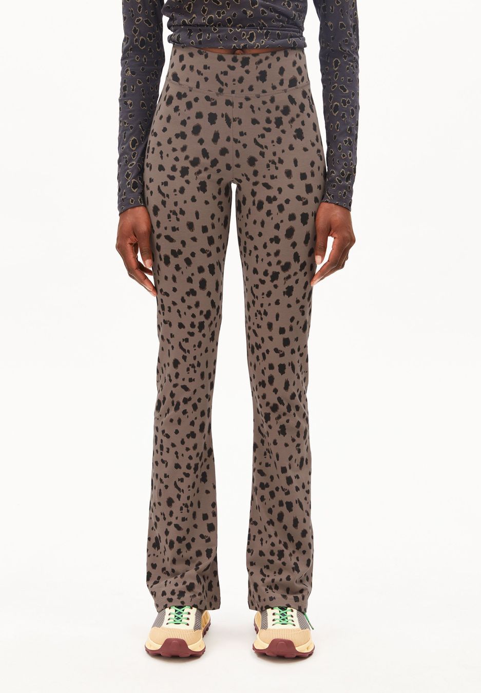 Leggings Leo Rehmaa walnut cream von Armedangels