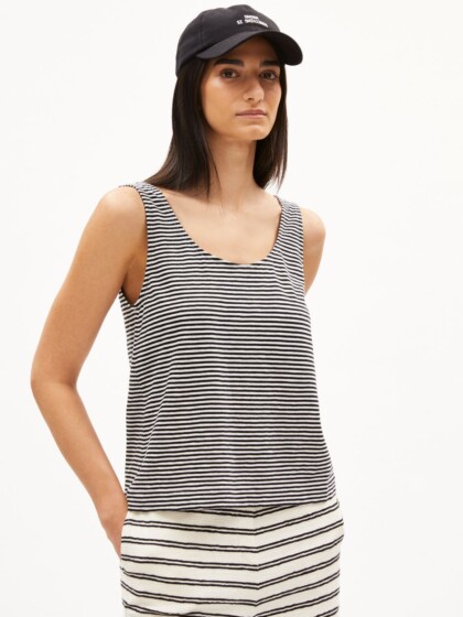 Top Minaami Lita black-oatmilk von Armedangels