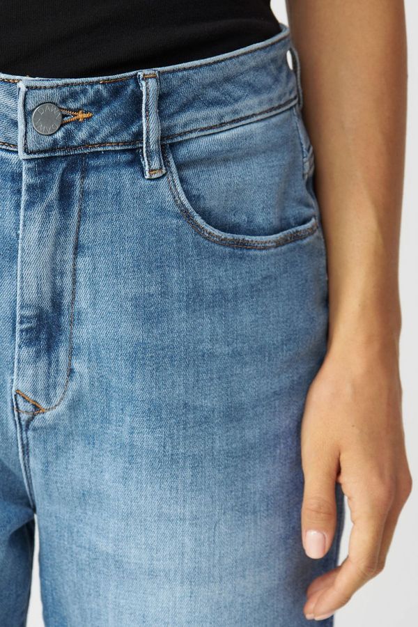 Jeans Stardust O-Shape Soft Denim - Classic light blue von DAWN