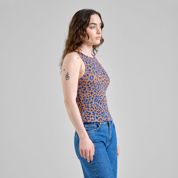 Top Rib Valdermarsvik Leopard rawhide von Dedicated.