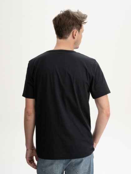 T-Shirt Izaan schwarz von MELAWEAR