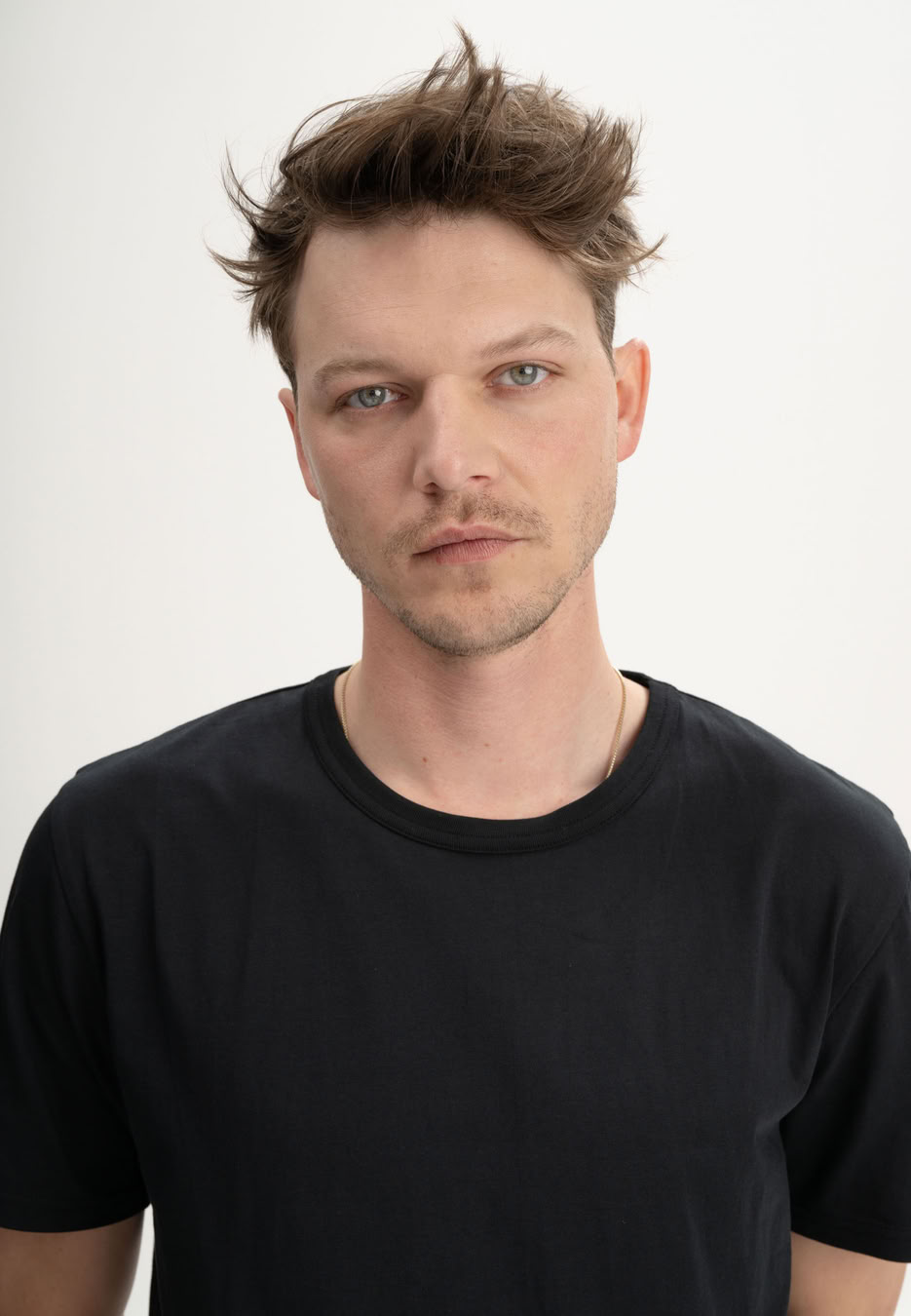 T-Shirt Izaan schwarz von MELAWEAR