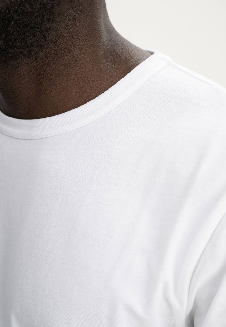 T-Shirt Izaan weiß von MELAWEAR