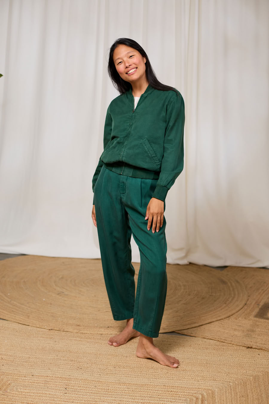 Hose Haruku dark green von TWOTHIRDS