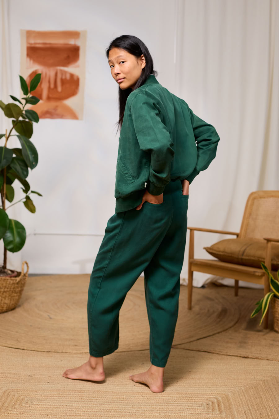 Hose Haruku dark green von TWOTHIRDS