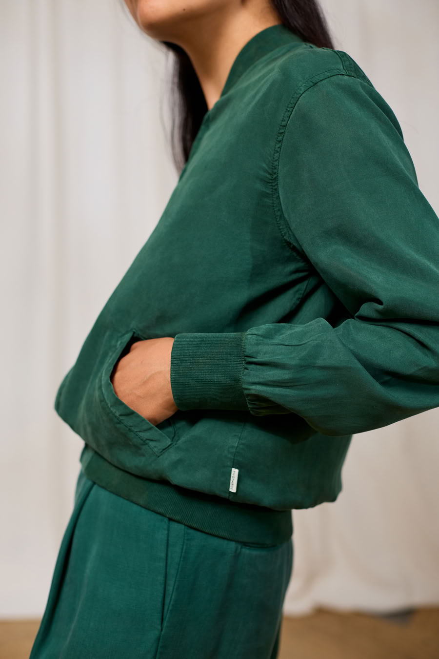 Hose Haruku dark green von TWOTHIRDS