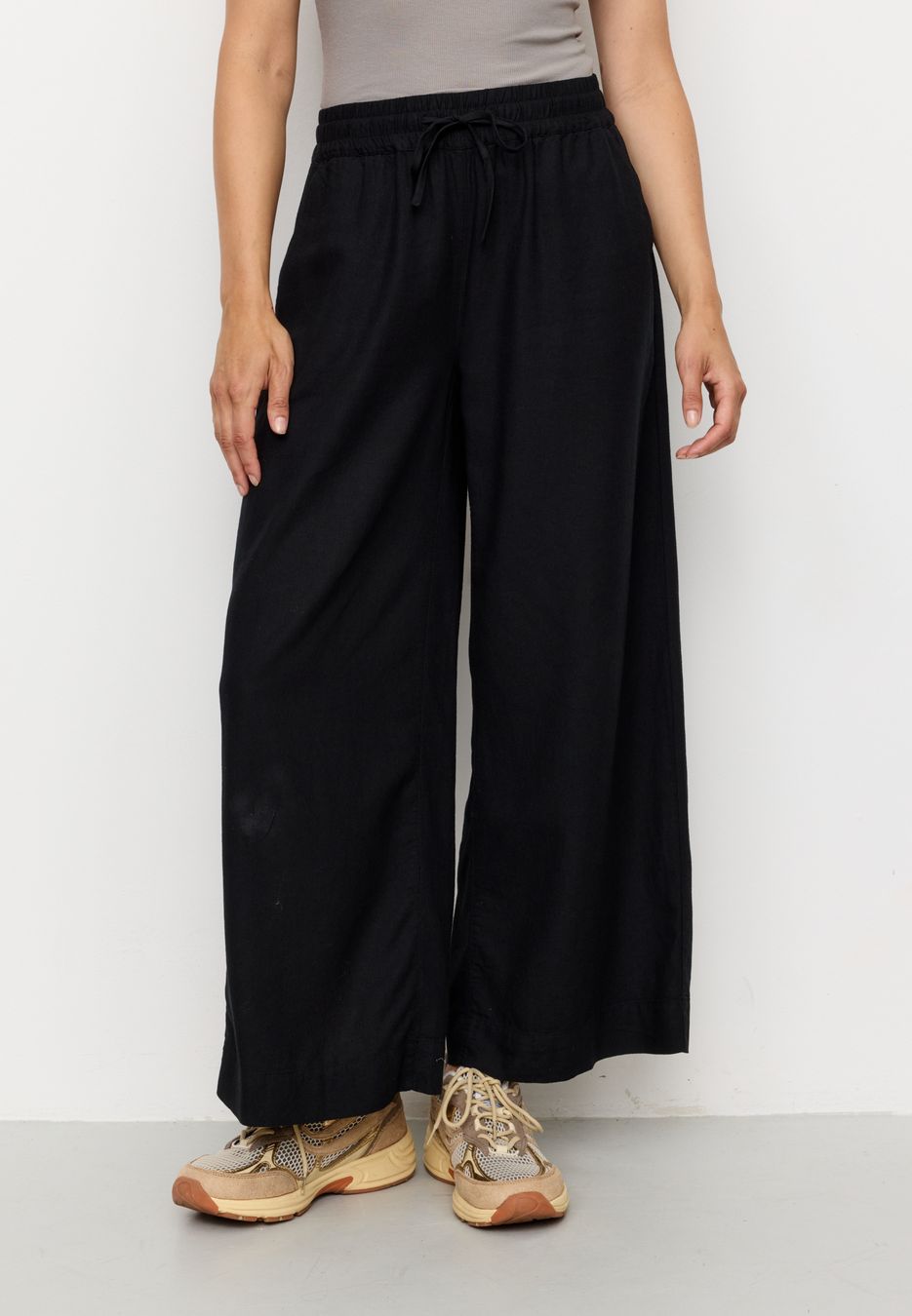 Hose Alisma black von recolution