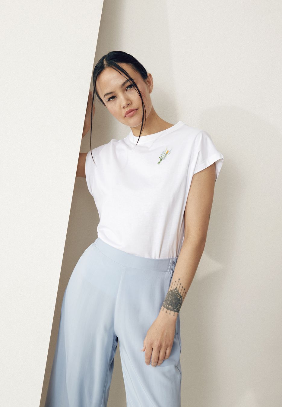 T-Shirt GBLaila Flower white von Givn Berlin
