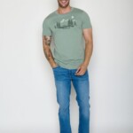 T-Shirt Guide Bike Mountain Pines soft sage von Greenbomb