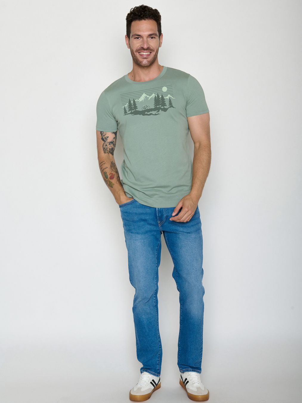 T-Shirt Guide Bike Mountain Pines soft sage von Greenbomb