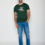 T-Shirt Guide Turtle Walk bottle green von Greenbomb