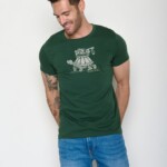 T-Shirt Guide Turtle Walk bottle green von Greenbomb
