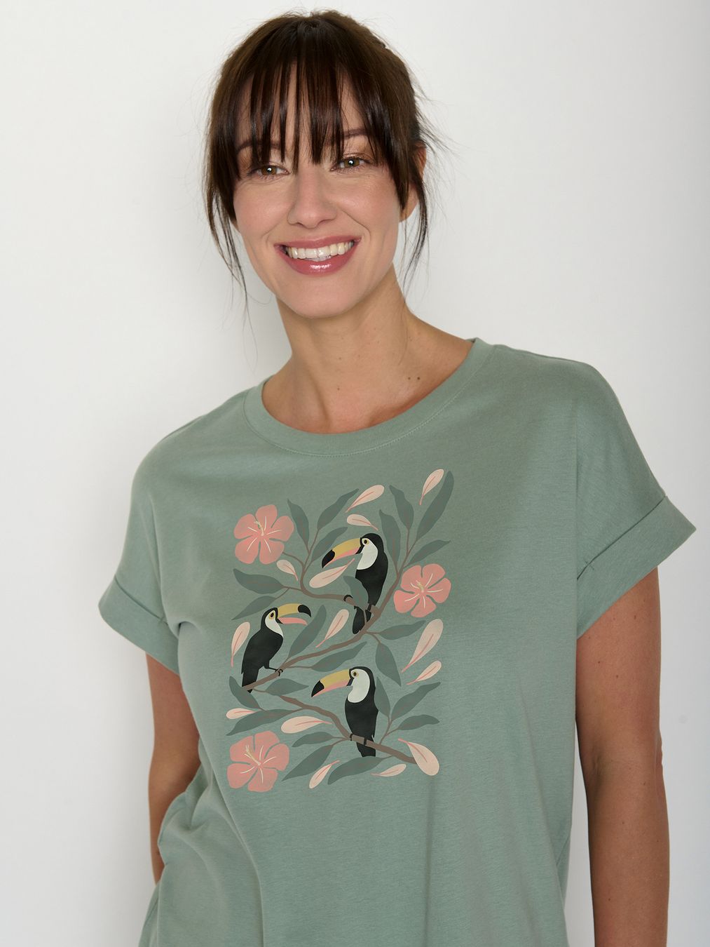 T-Shirt Loony Tucan Flower pale green von Greenbomb