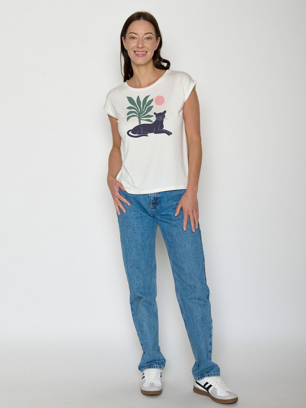 T-Shirt Timid Panther Leaves moonstone von Greenbomb