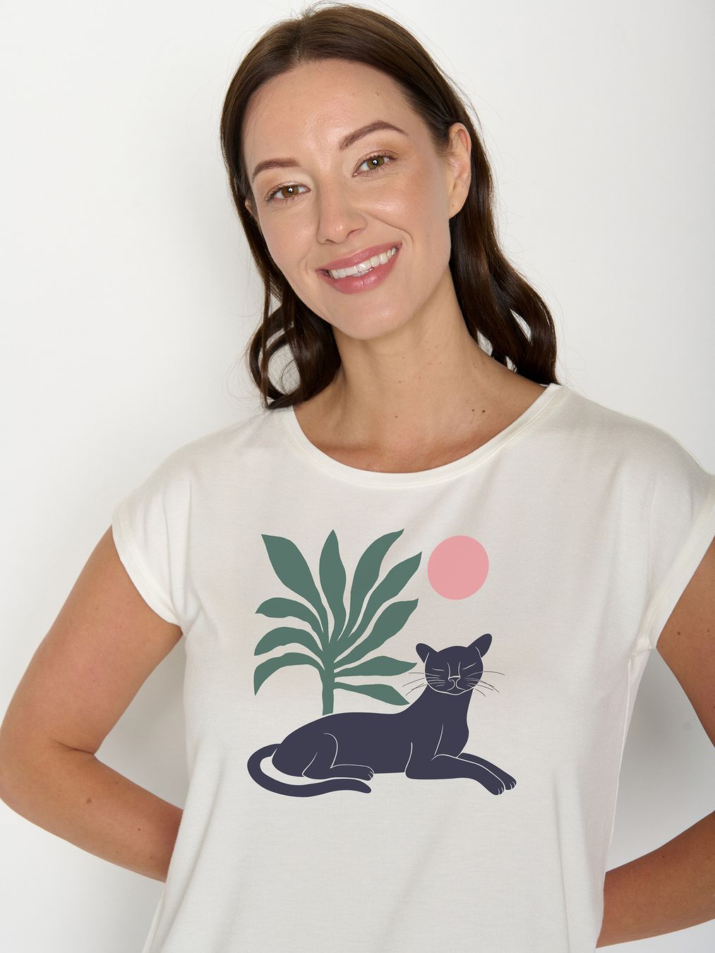 T-Shirt Timid Panther Leaves moonstone von Greenbomb