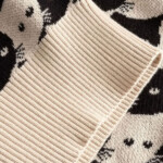 Cardigan Kanan Pepita Cats oat white von Dedicated. Cardigan Kanan Pepita Cats oat white von Dedicated.