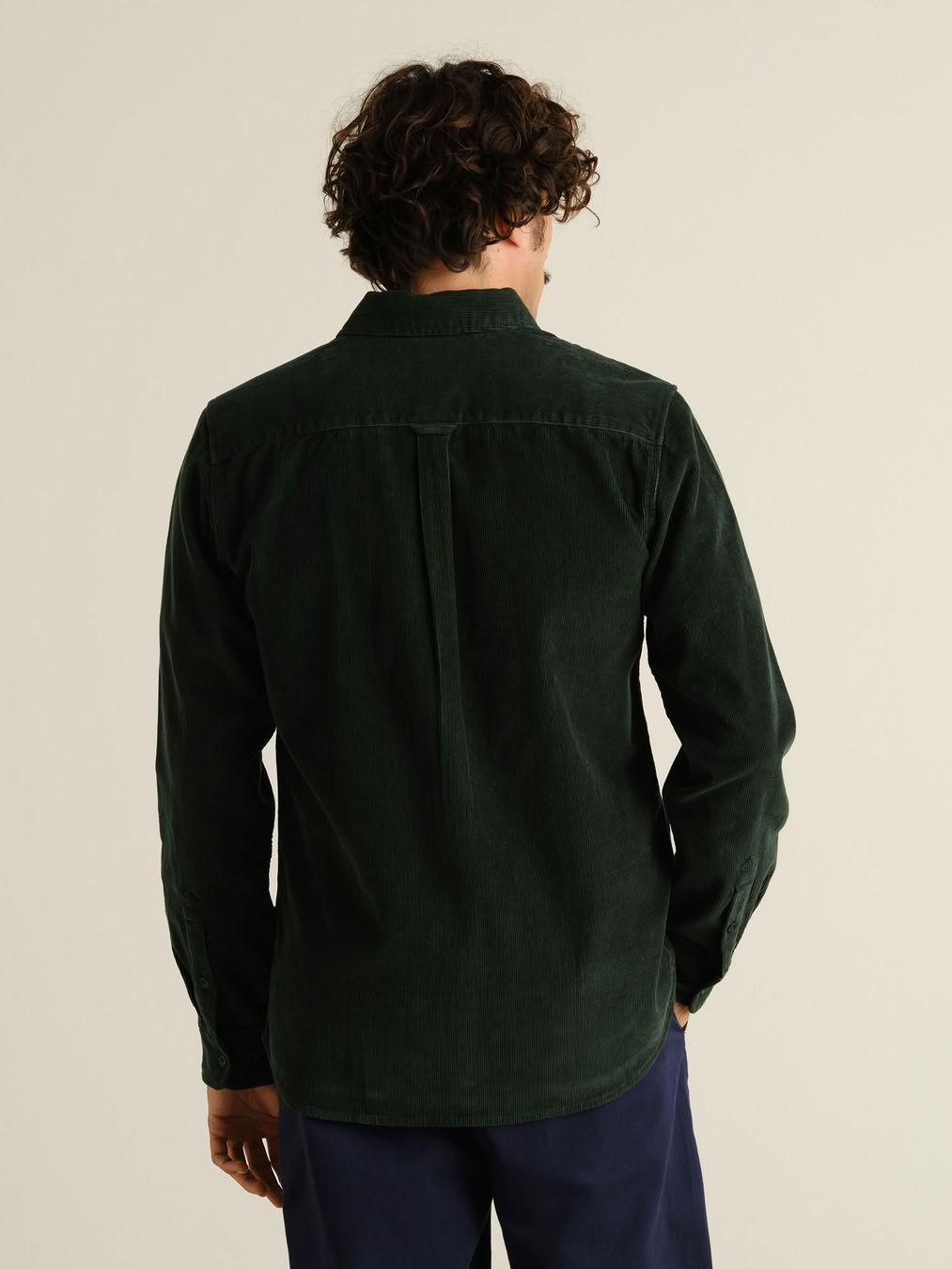 Hemd Varberg Corduroy dark green von Dedicated.