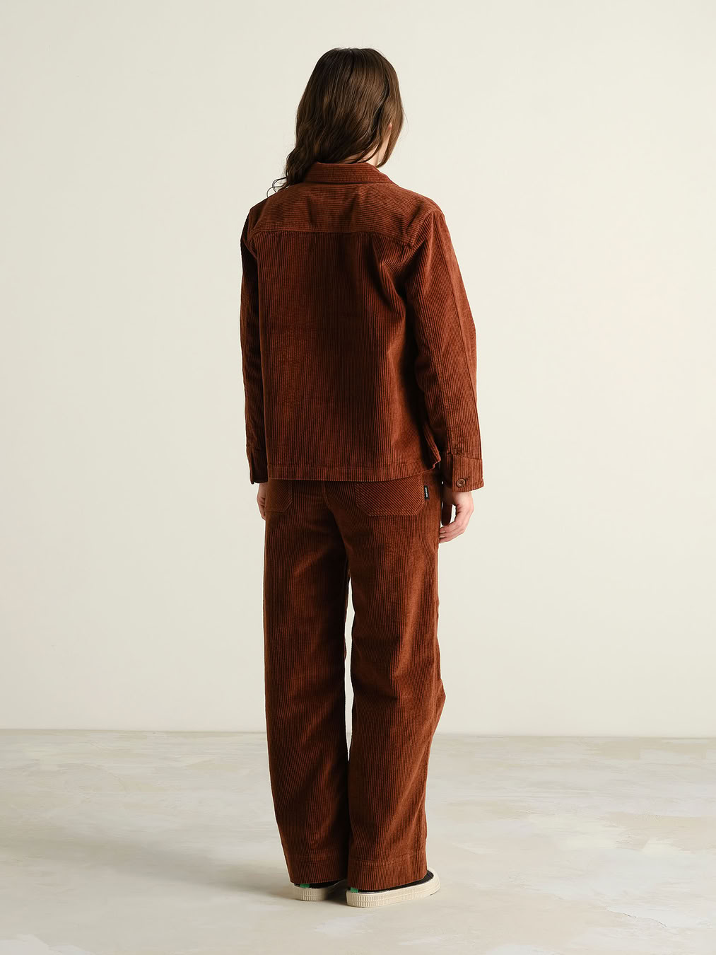 Hose Workwear Vara Corduroy cappuccino brown von Dedicated.