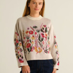 Pullover Limhamn Folk Flower vanilla white von Dedicated. Pullover Limhamn Folk Flower vanilla white von Dedicated.