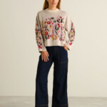 Pullover Limhamn Folk Flower vanilla white von Dedicated. Pullover Limhamn Folk Flower vanilla white von Dedicated.