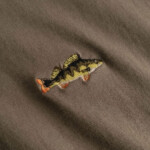 T-shirt Stockholm Perch EMB bungee green von Dedicated.