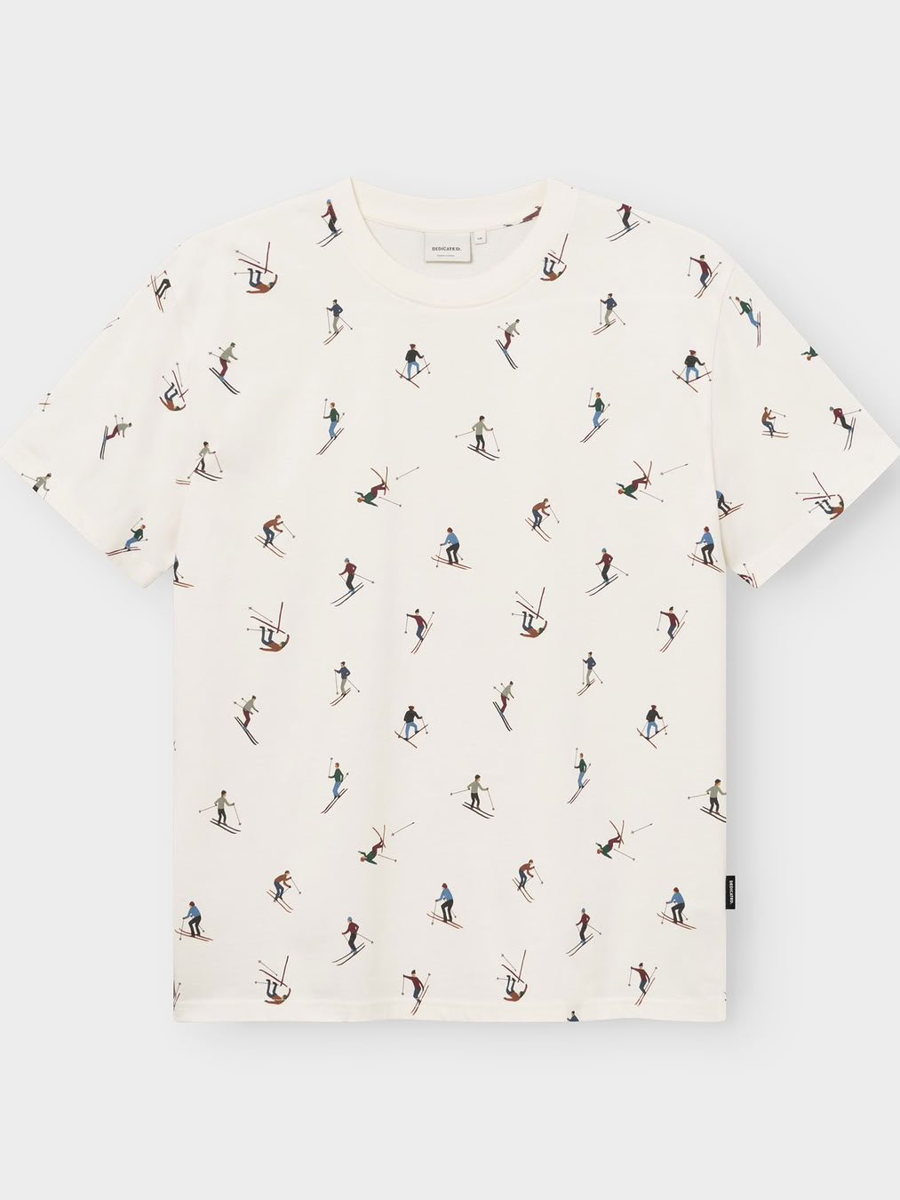 T-shirt Stockholm Ski Team AOP whisper white von Dedicated. T-shirt Stockholm Ski Team AOP whisper white von Dedicated.