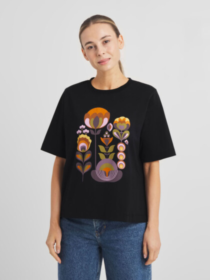 T-shirt Vadstena Autumn Harvest black von Dedicated.