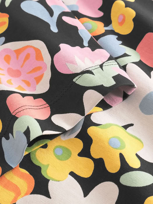 T-shirt Vadstena Meadow Flowers Big multi color von Dedicated.