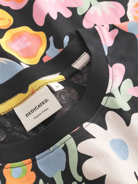 T-shirt Vadstena Meadow Flowers Big multi color von Dedicated.