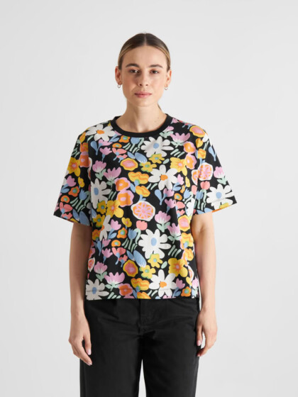 T-shirt Vadstena Meadow Flowers Big multi color von Dedicated.