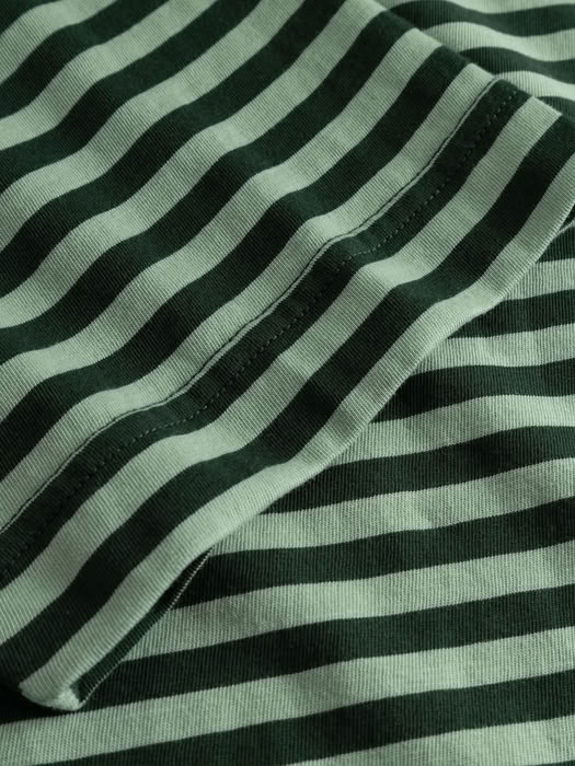 T-shirt Vadstena Stripes dark green/granite green von Dedicated. T-shirt Vadstena Stripes dark green/granite green von Dedicated.