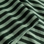 T-shirt Vadstena Stripes dark green/granite green von Dedicated. T-shirt Vadstena Stripes dark green/granite green von Dedicated.