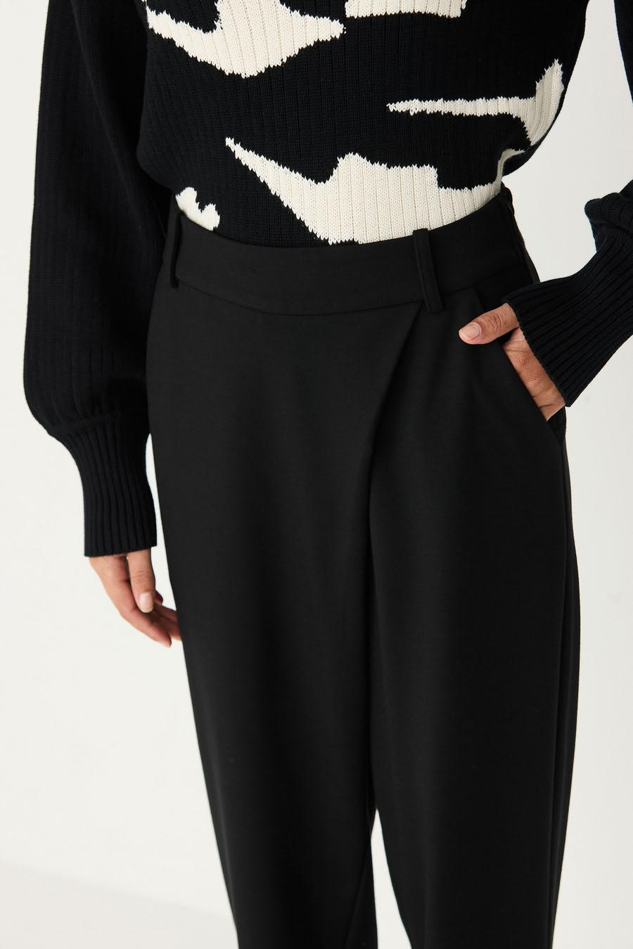 Hose Ezama black von SKFK