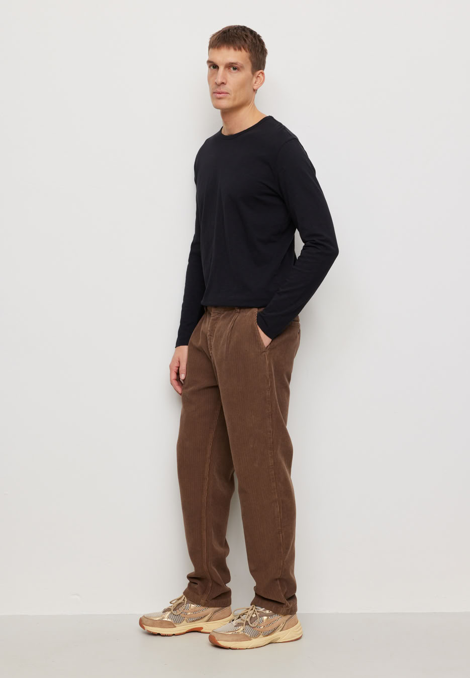 Chino Oak Corduroy coffee brown von recolution
