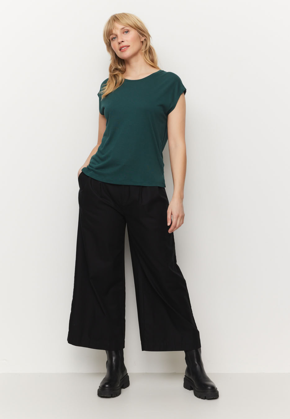 T-Shirt Mithila deep green von recolution